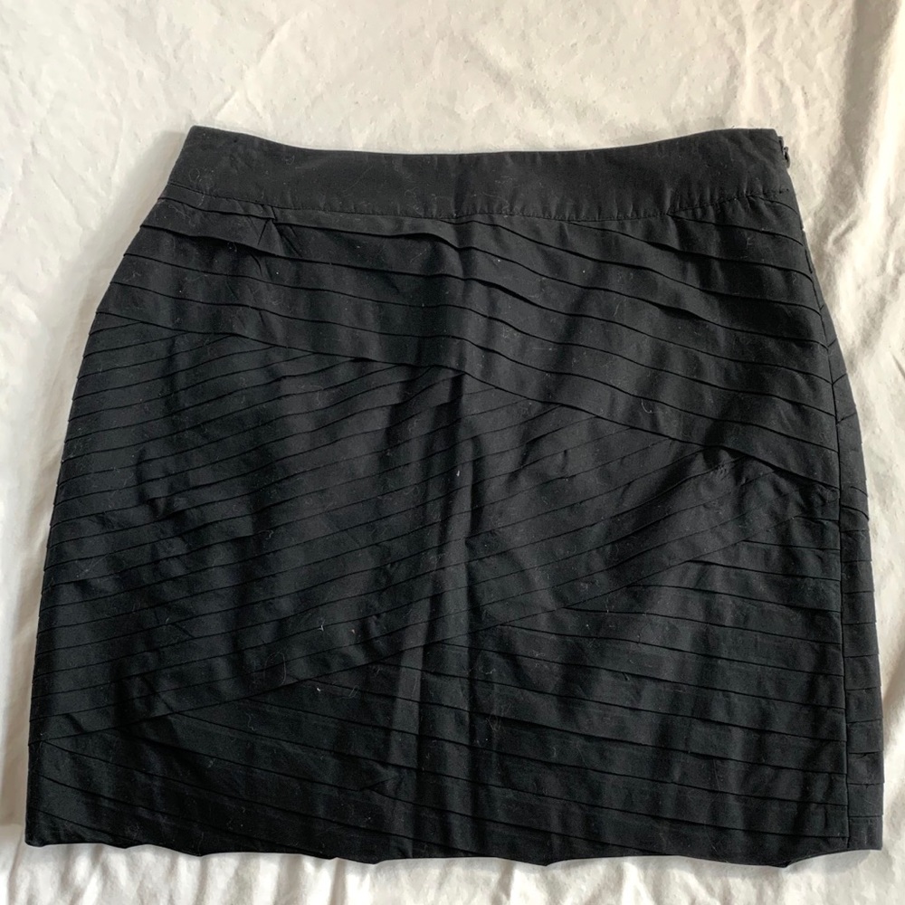 WHBM Pintuck Bodycon Mini Skirt EUC